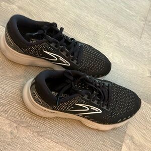 Brook’s  Glycerin Size 6.5 Woman’s Shoes